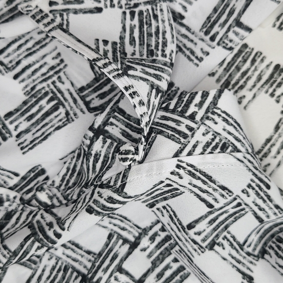 NWT Karl Lagerfeld tank blouse black & white XS - Picture 4 of 8